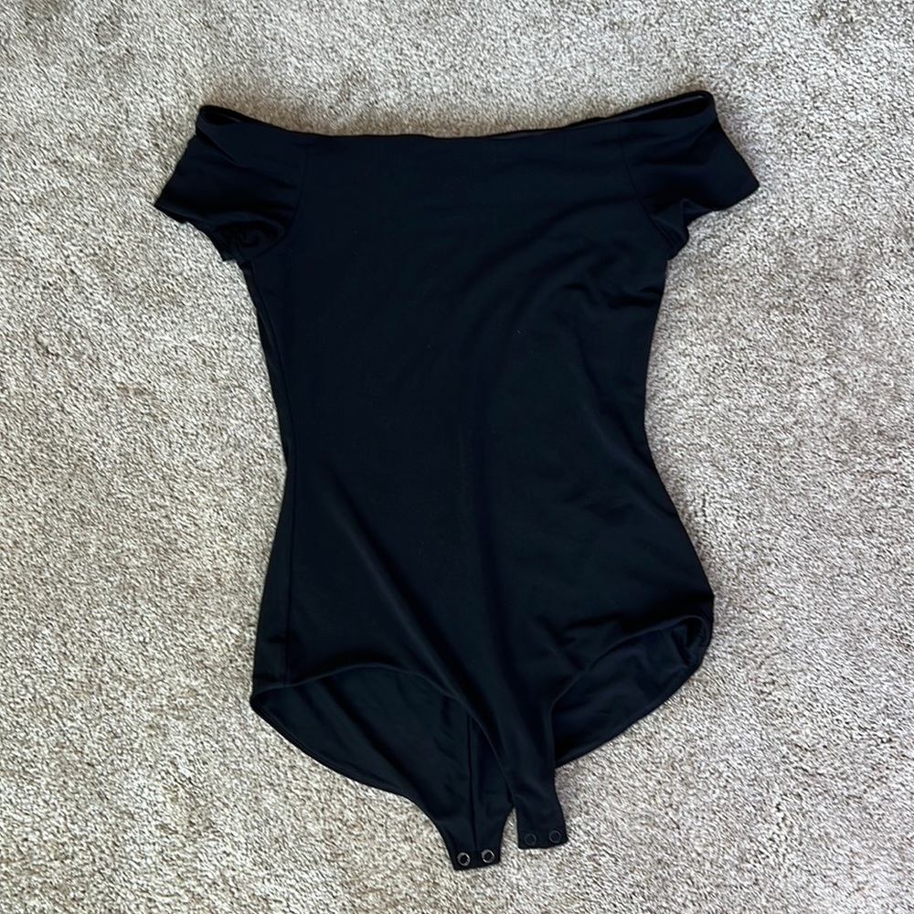 Alice & Olivia AIR off the shoulder body suit